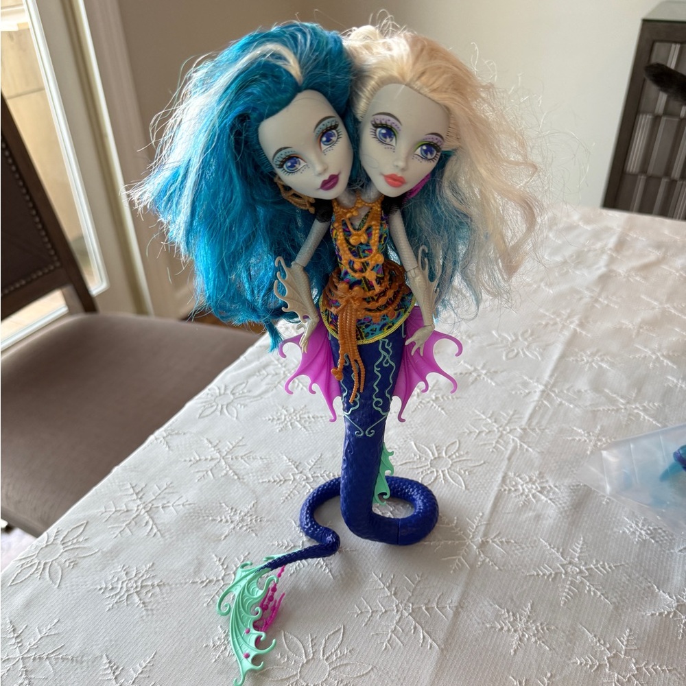 Monster High Great Scarier Reef Peri And Pearl Doll